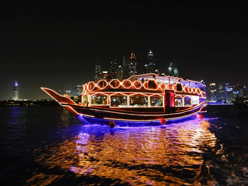 feature-dubaimarinadinnercruise-klookindia-min